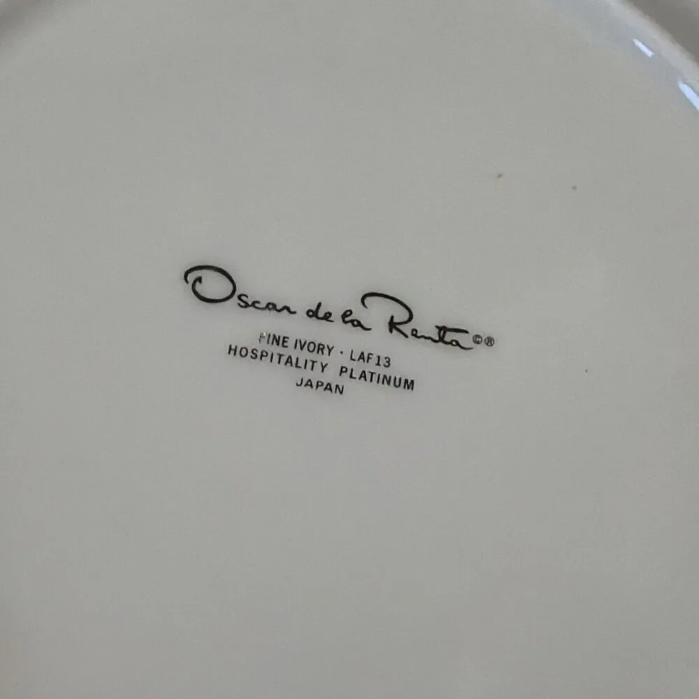 Oscar de la Renta Fine Ivory Hospitality Platinum Black 4 Salad Plates LAF-13